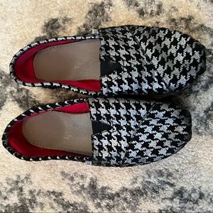 Toms silver metallic and black houndstooth slip ons